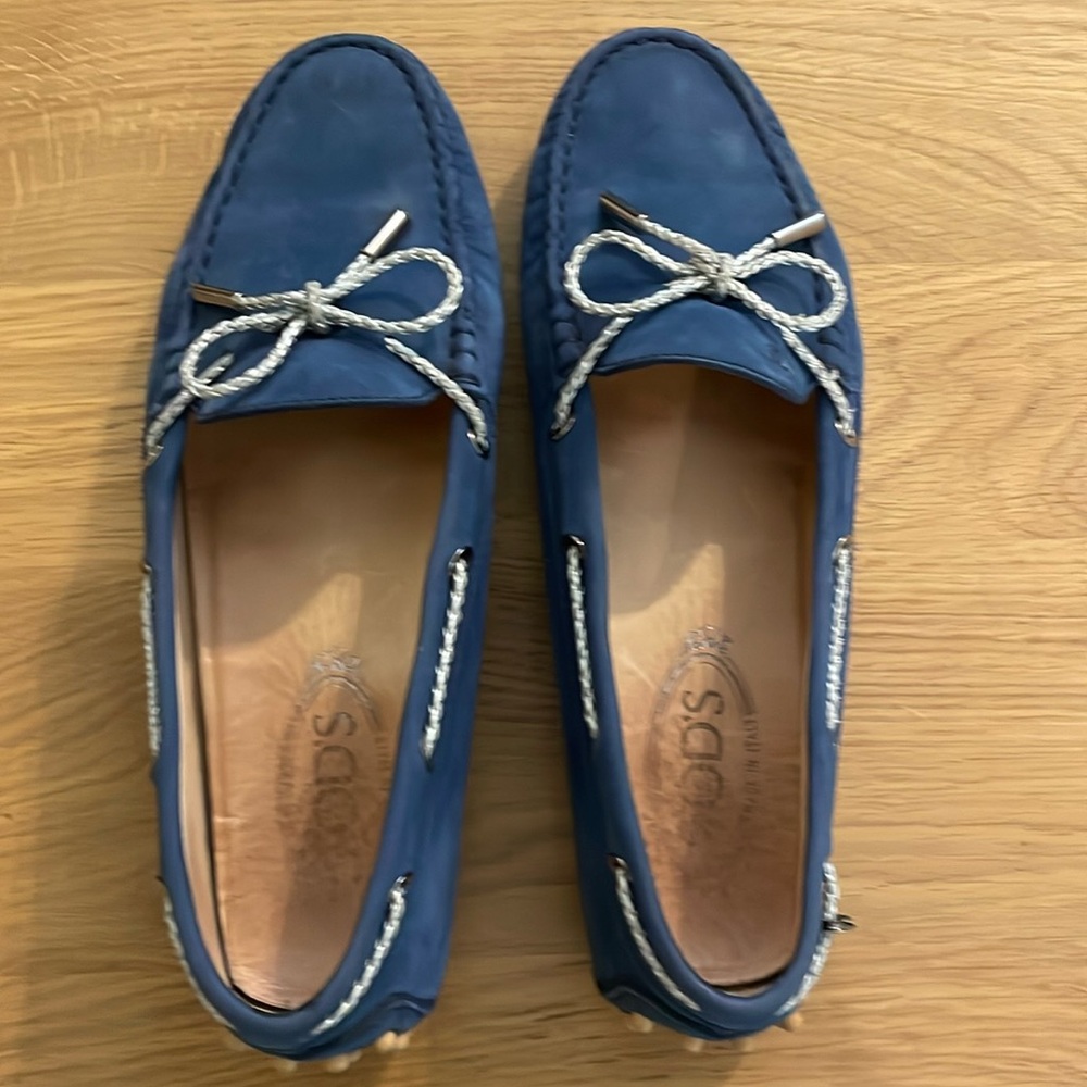 Tod’s Gommino Driving Suede Shoes In Blue Suede 8 1/2. Classy Chic Med Blue!